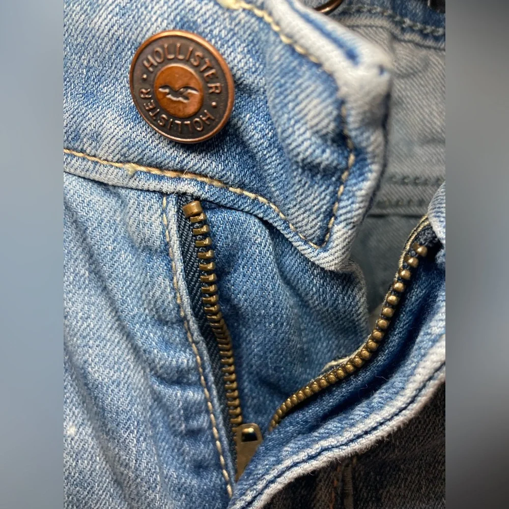 Hollister Distressed Light Blue Skinny Jeans - Picture 7 of 11